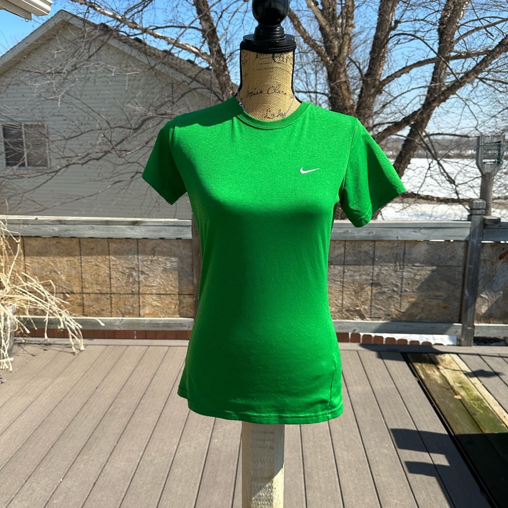 💚🍀🐸NIKE women's short sleeve